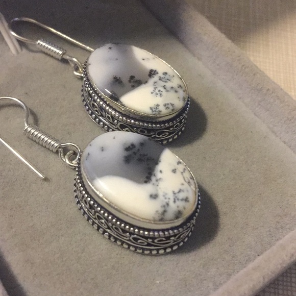Jewelry - Really beautifully designed Dendritic Opal